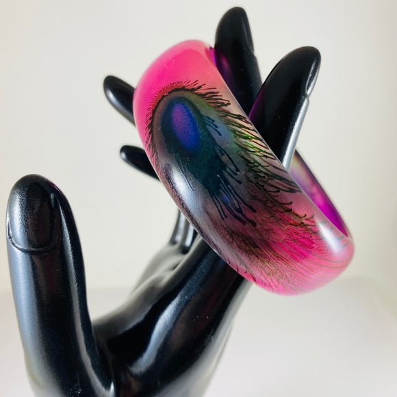 Vintage Fuchsia peacock feather painted wide bangle bracelet - Picture 4 of 5